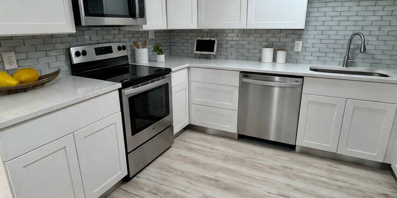 Dundalk House: 2003 Larkhall Rd