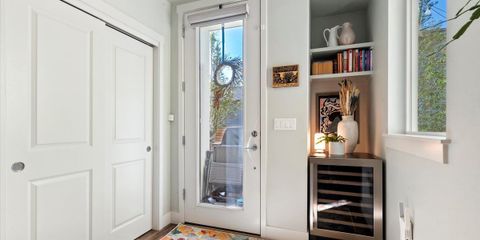 04-004_Entry.jpg