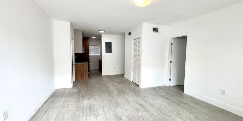 Miami Beach Apartment: 660 Lenox Ave.