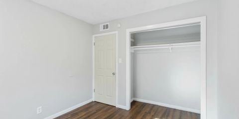 apt-18-bed.jpg