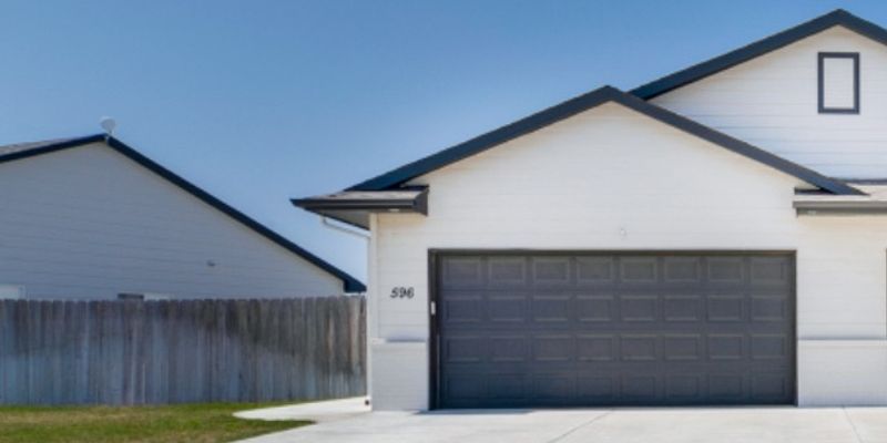 Goddard House: 596 E Martens Ct