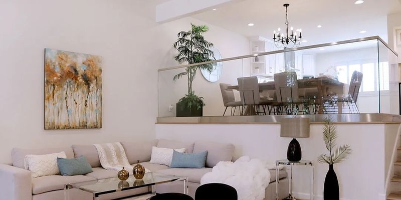 Marina del Rey Townhome: 13035 Mindanao Way