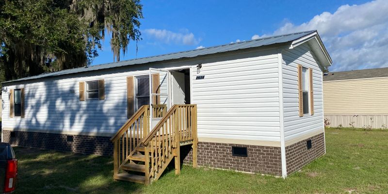 Lake Panasoffkee House: 2634 NW 25th Ave
