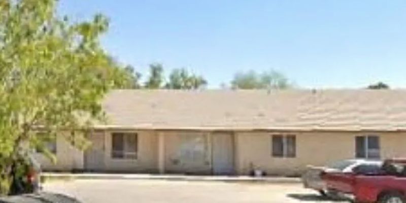 Somerton Apartment: 215 E Jefferson St