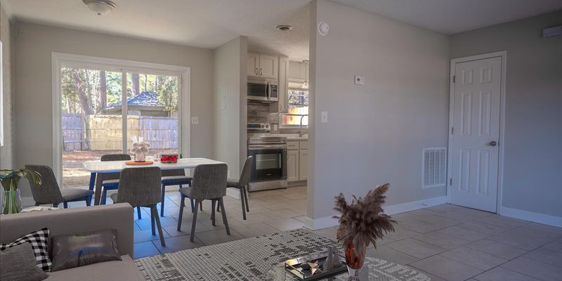 Spring Lake Apartment: 222 W Manchester Rd