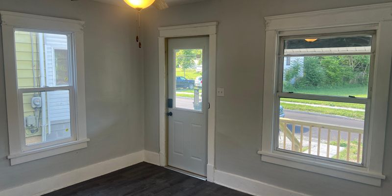 Warren House: 423 2nd St SW