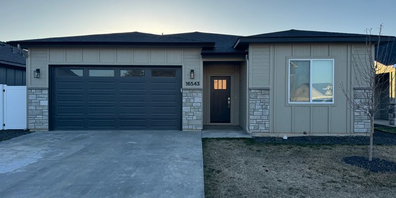 Nampa House: 16543 N Red Oak Drive