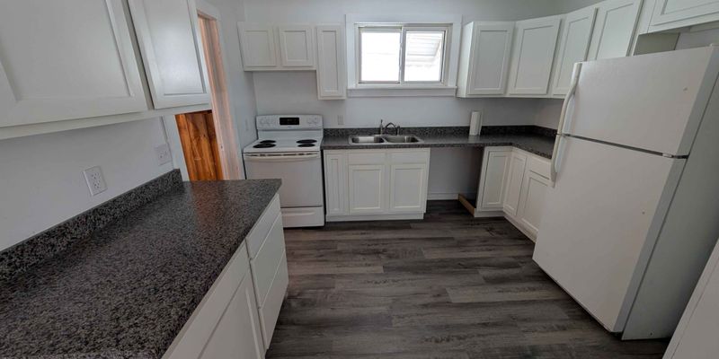 Gladwin House: 244 E Grout St