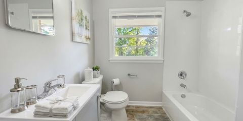 2nd Bathroom.jpg