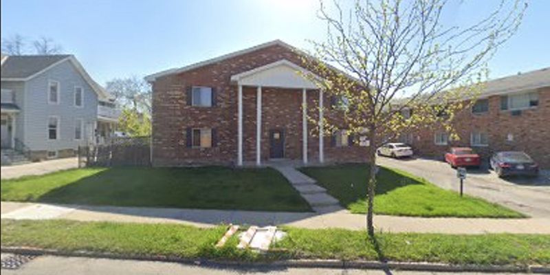 Milwaukee Apartment: 646 S Hawley Rd