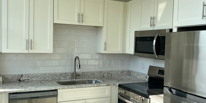 Pulaski Apartment: 500 Pico Terrace