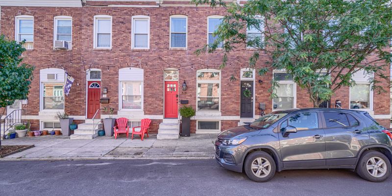Baltimore House: 631 S Eaton St