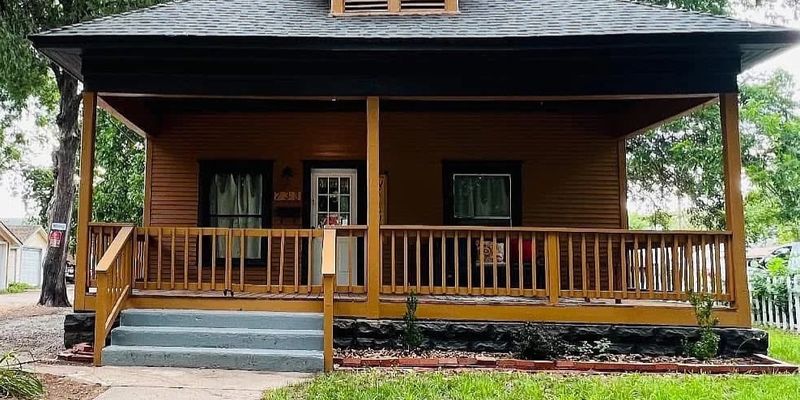 Wichita House: 233 S Vine St