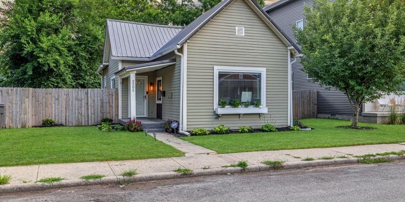 Indianapolis House: 2205 Pleasant St