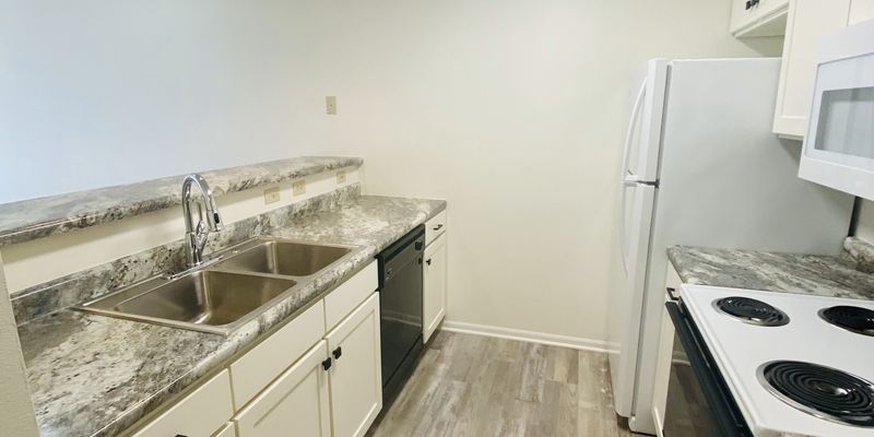 North Liberty Apartment: 365 Beaver Kreek Center