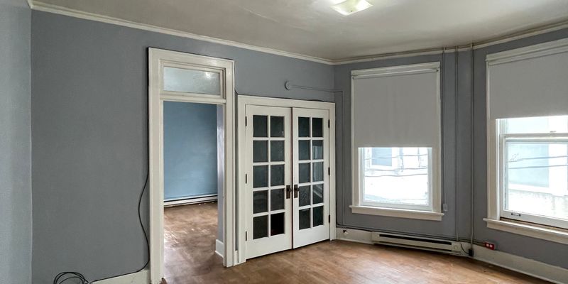 Mitchell Apartment: 304 North Main Street