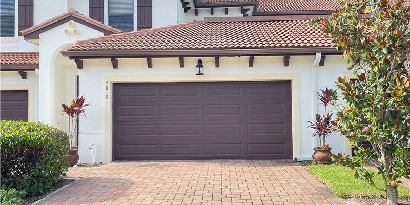 Naples House: 7818 Bristol Cir