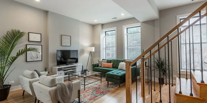 Chicago Apartment: 1509 N Sedgwick St