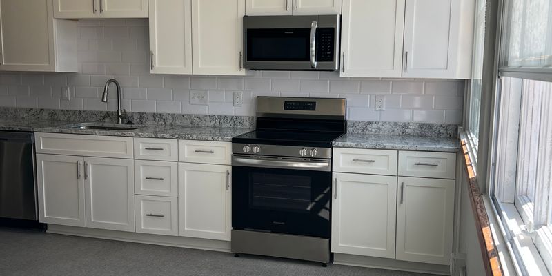Pulaski Apartment: 500 Pico Terrace