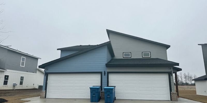 Bentonville Multiplex: 1507 SW Casuarina