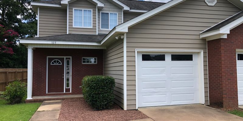 Dothan House: 109 Heyward Dr