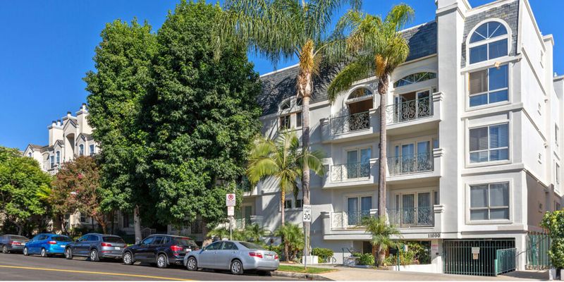Los Angeles House: 11690 Montana Avenue