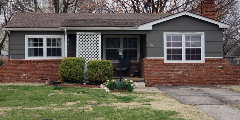 Douglass House: 213 North Pecan Street
