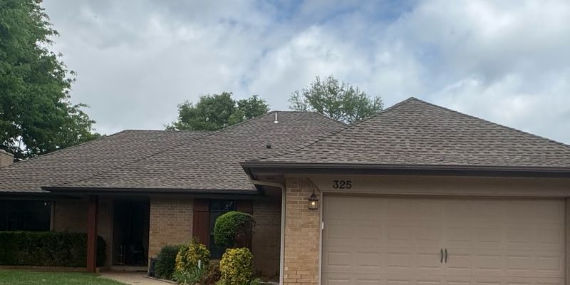 Yukon House: 325 E Parkland Dr