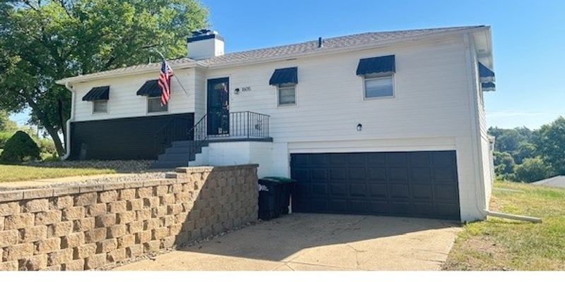 Omaha House: 1605 South 95th Street