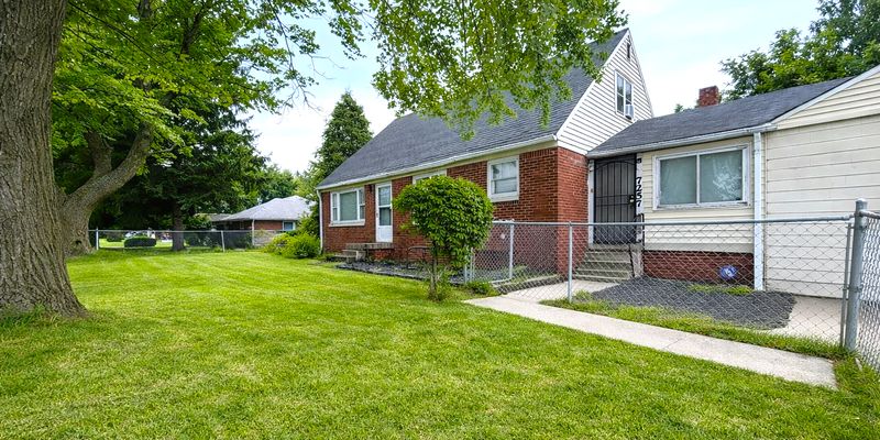 Indianapolis House: 7257 E 38th St
