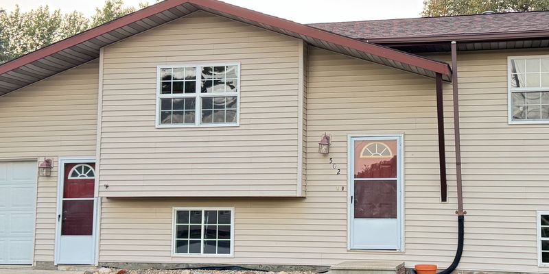 Fairbank House: 502 4th St N