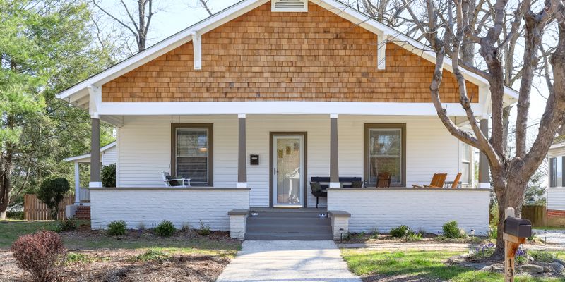 Hendersonville House: 1310 Hyman Ave