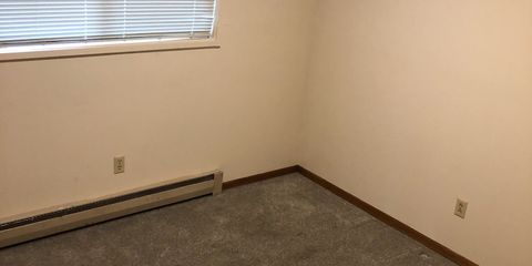 IMG_4013 bedrrom 1.jpg