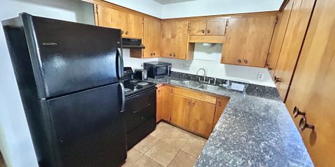 Pinnacle Unit B 3 Kitchen.JPG