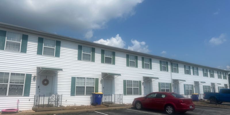 Bowling Green Apartment: 3260 Spring Hollow Ave