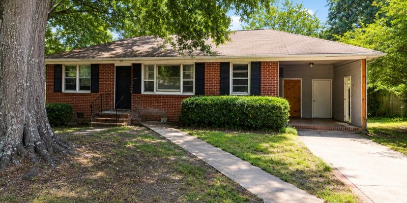 Macon House: 1226 Baker St