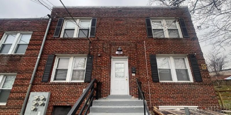 Washington House: 2820 Pomeroy Rd SE #2