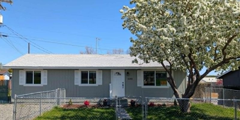 Benton City House: 1120 Horne Rd