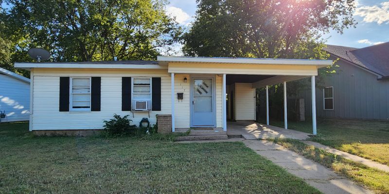 McGregor House: 117 Austin St