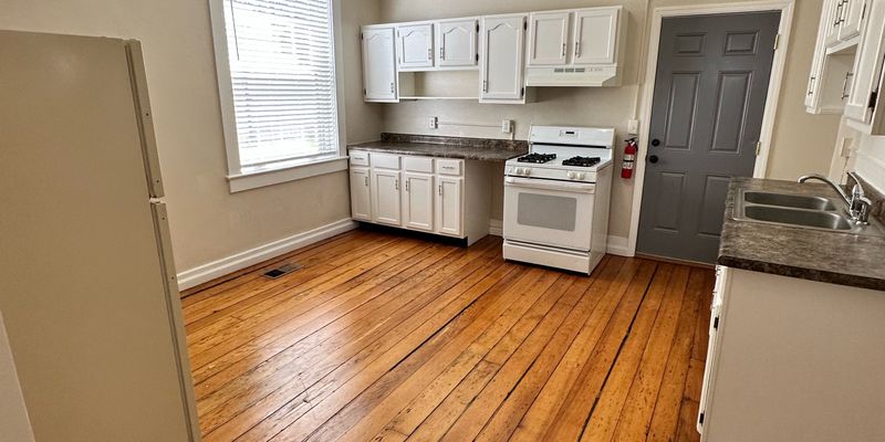 Dubuque Apartment: 1635 White St