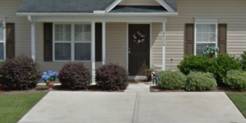 Hanahan House: 1208 River Rock Rd