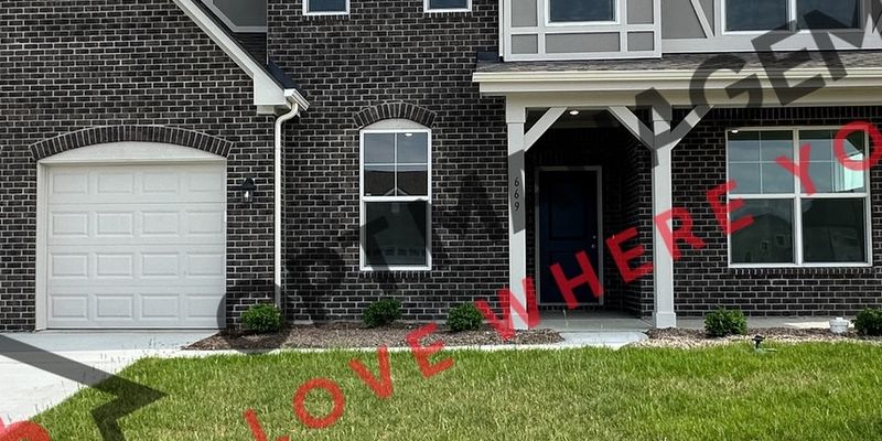 West Lafayette House: 669 E Bulrush Ct