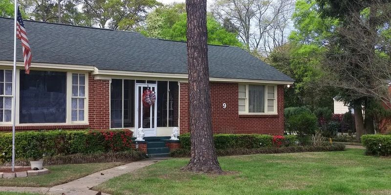 Montgomery Apartment: 9 Calhoun Rd