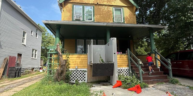 Cleveland Apartment: 567 E 128th St
