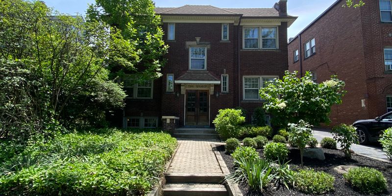 Cleveland Heights Apartment: 2592 Mayfield Rd