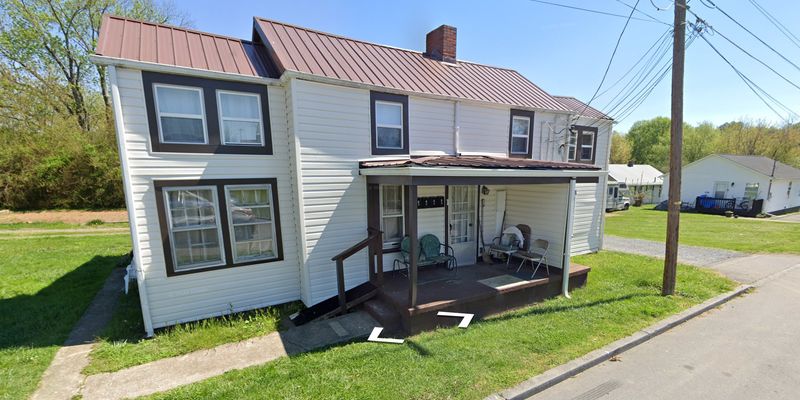 Johnson City Apartment: 205 Mary Key St