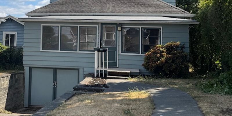 Bremerton House: 1209 8th St