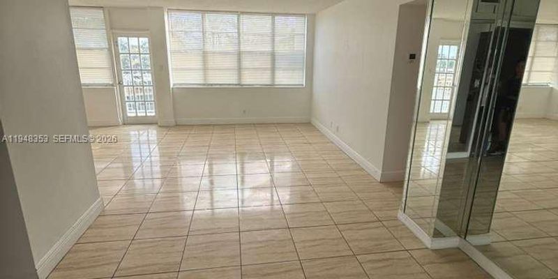 North Miami Beach House: 2025 NE 164th St