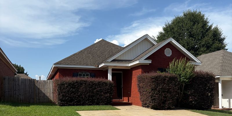 Millbrook House: 143 Ridgeview Dr