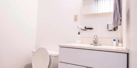 2516Jo_Bath1.JPG